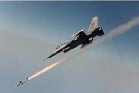 طيران العدوان الأمريكي السعودي يستهدف معسكر الجمهورية  وسط مدينة صعدة