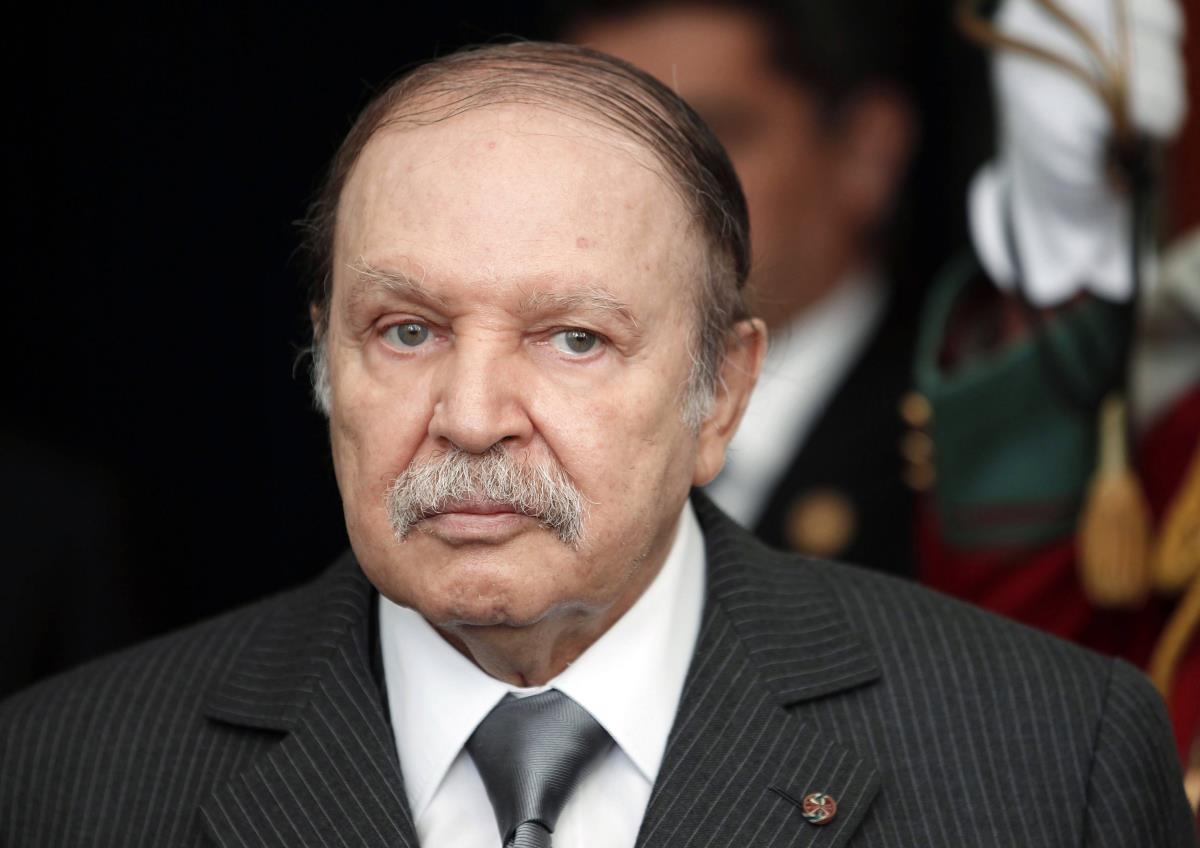 الرئيس الجزائري يدعو لوقف إراقة دماء اليمنيين والتدخلات الخارجية