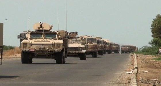 خسائر التحالف في المخا تدفع بالإمارات إلى إرسال عتاد عسكري ثقيل وصل ميناء عدن