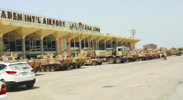 سلطات مطار عدن تمنع مسؤولين من المغادرة