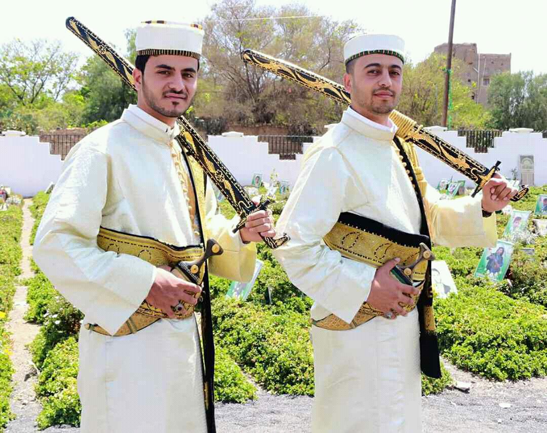 يؤكد هذان العريسان أن الحرب على اليمن لن توقف مسيرة الحياة