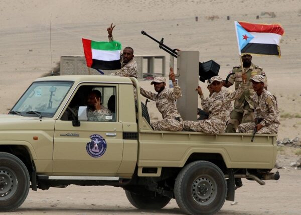 بعد انتهاء التمرد العسكري بانتصاره على الانتقالي.. الأخير يقمع احتجاجات في سقطرى بالرصاص الحي
