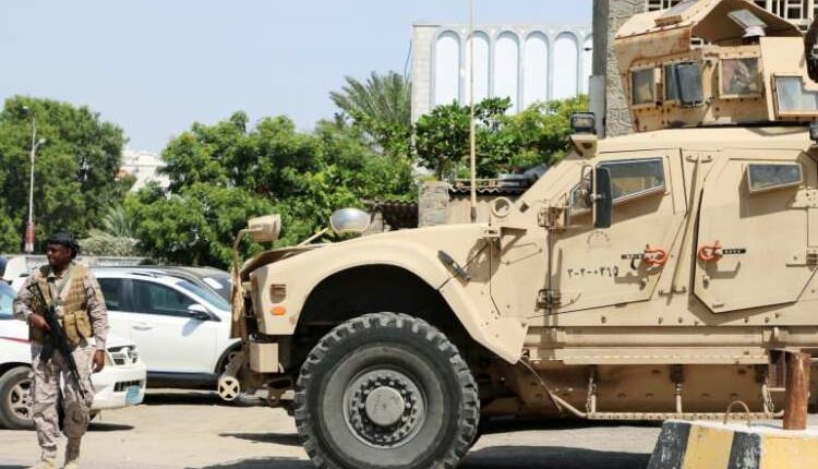 قوات الانتقالي تعتقل حراسة طارق صالح الشخصية في عدن