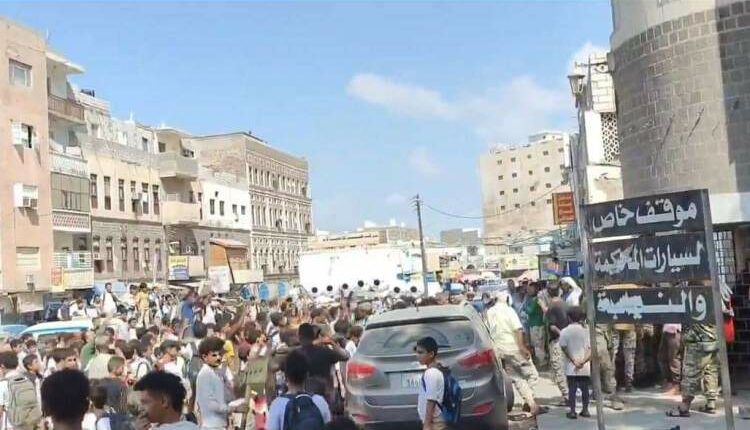 عدن| احتجاجات شعبية غاضبة نتيجة تدهور الأوضاع الأمنية
