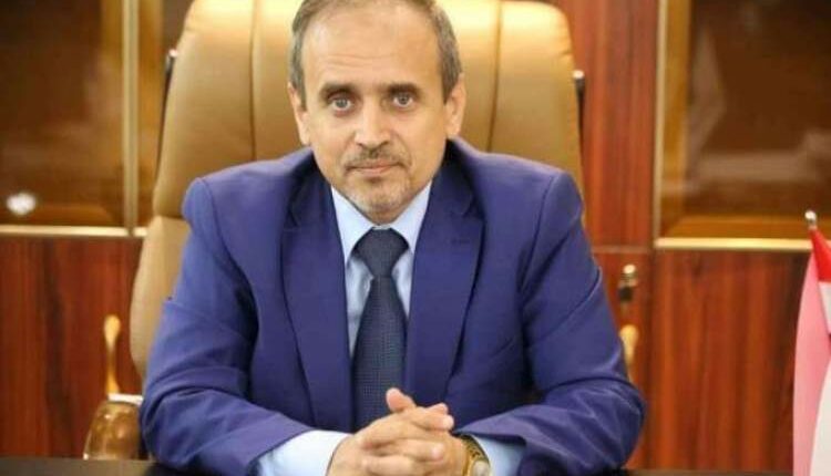الانتقالي يمنع وزير في حكومة العليمي من العودة إلى عدن
