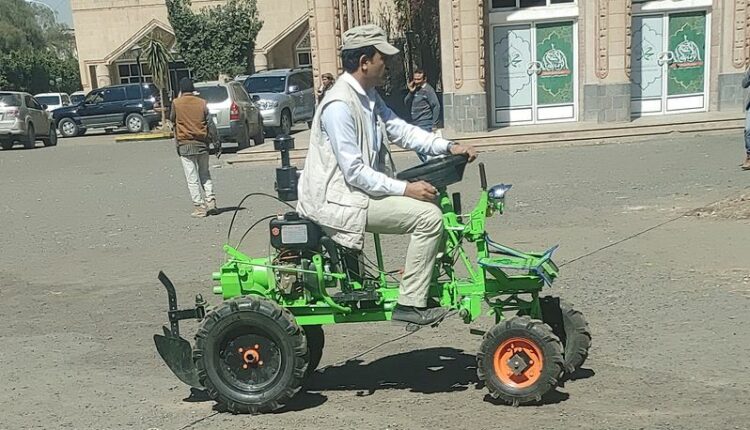 شاهد بالصور الصناعات اليمنية بمجال الخدمات الزراعية تشهد تطوراً في صنعاء (حراثة فردية يمنية الصنع)