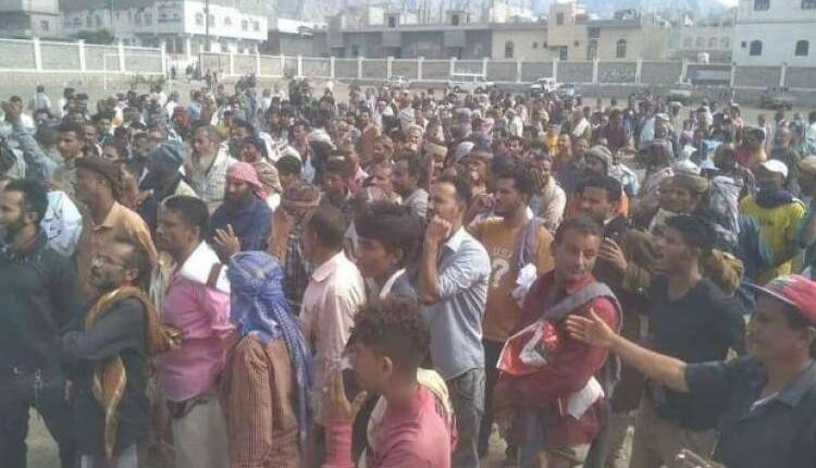 تظاهرات شعبية غاضبة في لحج منددة بجرائم قوات الانتقالي