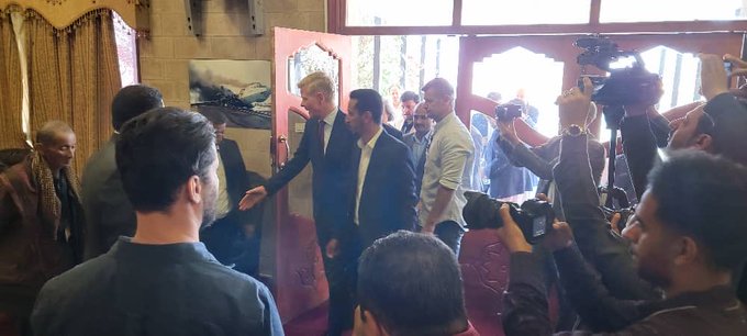 هانس يصل صنعاء ويجري مباحثات إيجابية مع القيادة السياسية