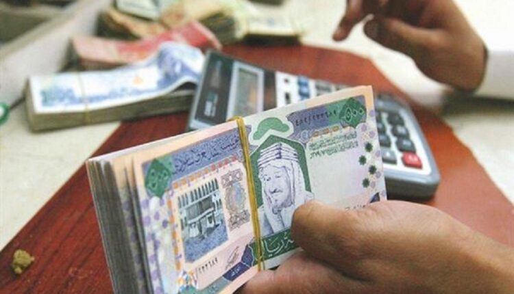 الدولار في عدن يصل إلى 1250 ريال يمني