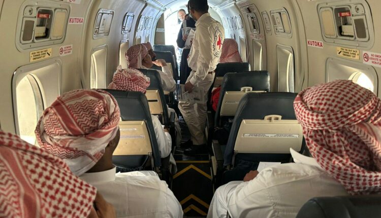 الصليب الأحمر يكذّب السعودية بشأن المغتربين اليمنيين الـ104 المفرج عنهم من قبلها