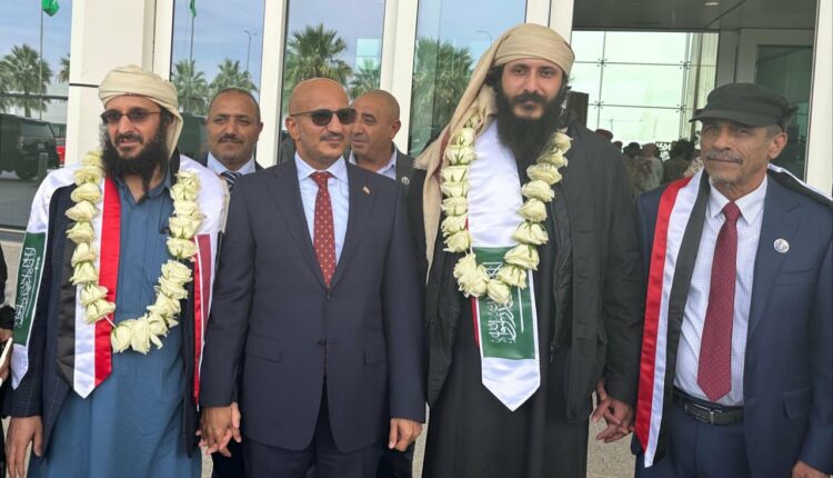 الكشف عن اتصال بين طارق صالح والإسرائيليين بسبب الوفد السعودي الذي قدم إلى صنعاء