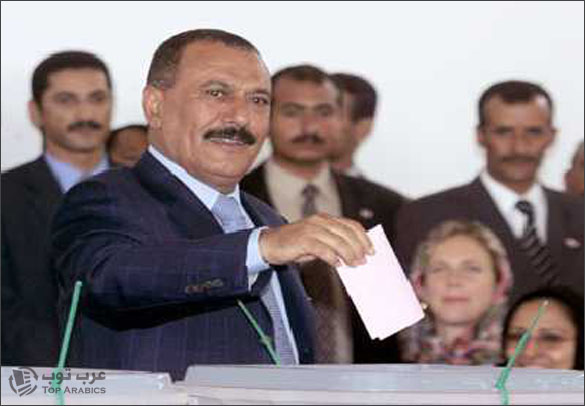 طارق صالح يبكي على الصندوق الذي أبقى عمه رئيسا لليمن 33 عاما