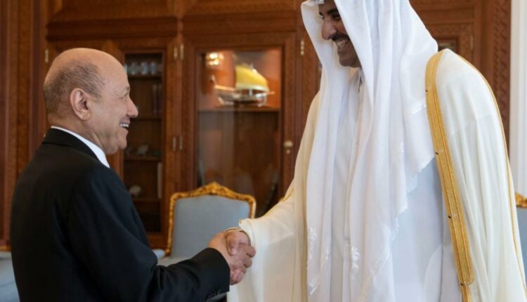 الانتقالي والرئاسي يتقاسمانها سراً.. الكشف عن أموال قطرية لتعويضات الجنوبيين جراء حرب 94