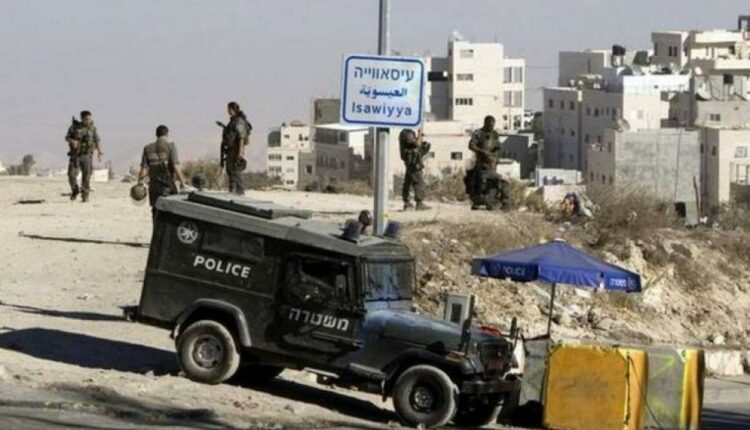 قوات العدو الصهيوني تعتقل طفلاً خلال اقتحام بلدة العيساوية بالقدس