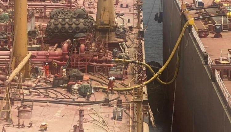 الولايات المتحدة توقف استكمال انتشار خزان النفط العائم قبالة الساحل الغربي لليمن