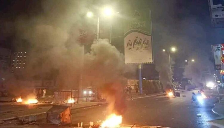 برع برع يا تحالف.. هتافات المحتجين بعدن واشتباكات بالمنصورة بين المدرعات الإماراتية والمتظاهرين