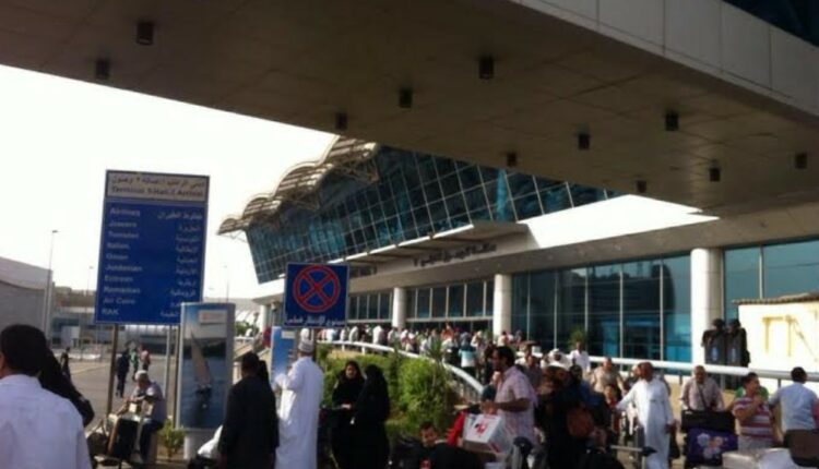 الشرطة المصرية تعيد مسافرين يمنيين من مطار القاهرة لعدن لهذا السبب الغريب؟!!