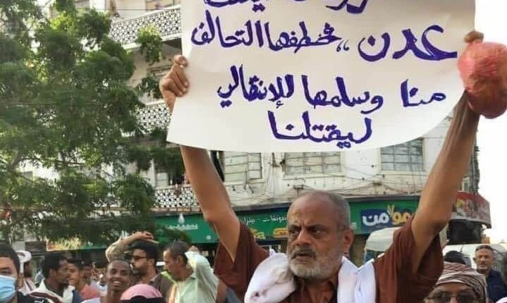 على خلفية انتقاداته.. قوات الانتقالي تختطف نجل ناشط سياسي في عدن