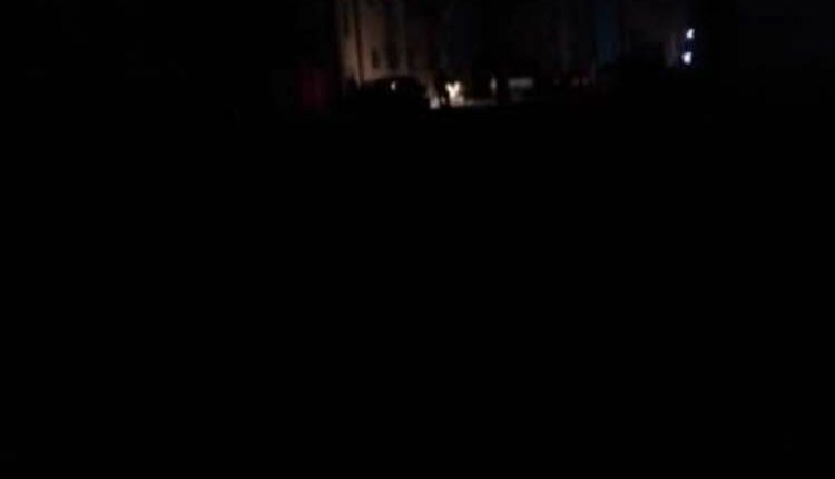 عودة انقطاع التيار الكهربائي لساعات طويلة في عدن