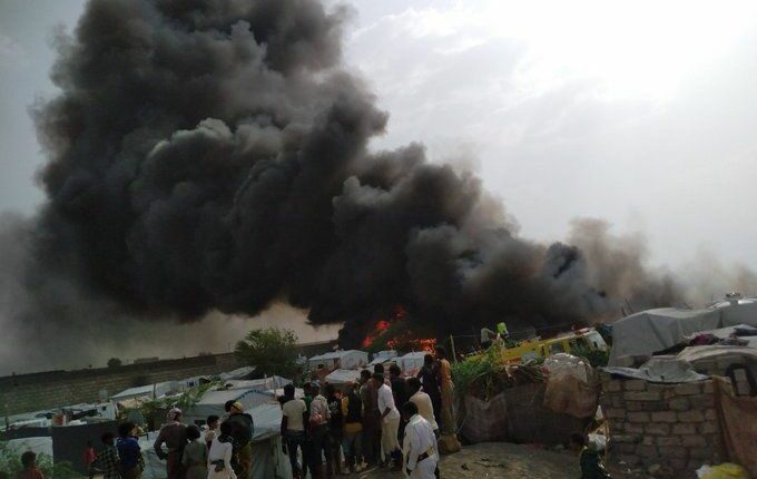 (صور) حريق يلتهم 70 مسكناً للنازحين في مأرب