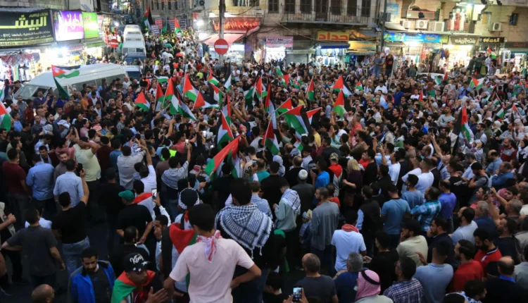 السلطات الأردنية تقمع تظاهرة مناصرة لغزة وتكشف دورها الداعم لإسرائيل