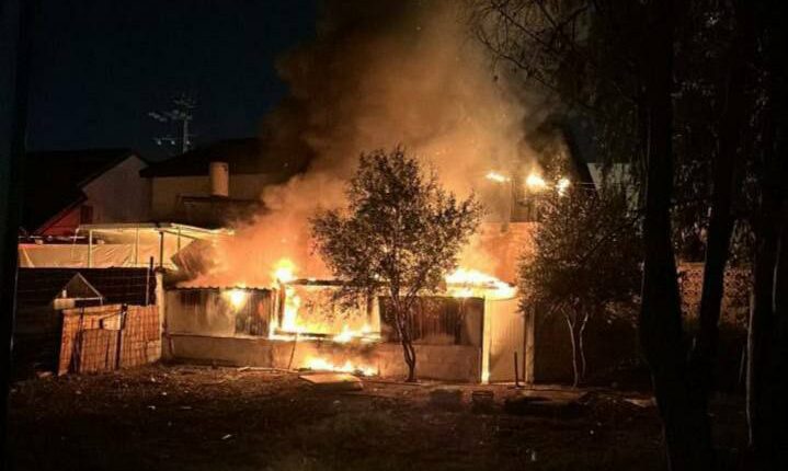 عاجل: القناة 13 العبرية: أضرار في 3 مبان بمستوطنة سديروت بعد تعرضها لصواريخ واندلاع حريق (صورة الحريق)