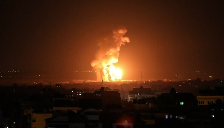 بعد انقطاع الاتصالات مع قطاع غزة تماماً.. تفاصيل القصف الذي شنه الكيان الإسرائيلي خلال الساعات الماضية