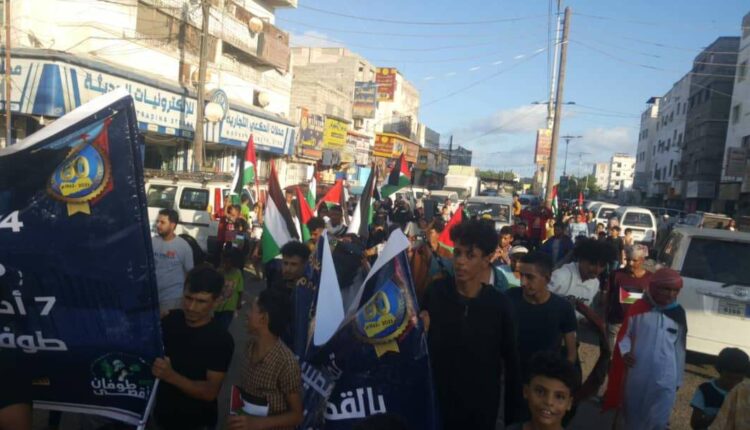 اصطفاف شعبي مع الحراك الثوري الجنوبي المناهض للانتقالي والتحالف في عدن (مظاهرة حاشدة)