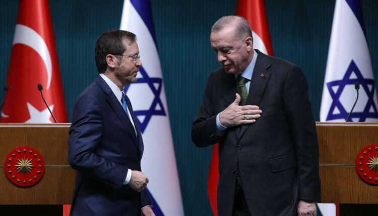 صورة معبرة عن نوع العلاقة بين أردوغان والكيان الصهيوني