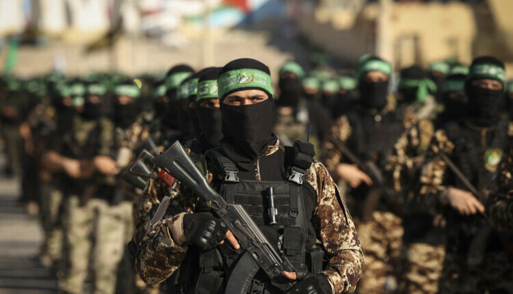 قناة عبرية: حماس لا زالت قوية وتدير الأمور في غزة على الرغم من القصف الإسرائيلي