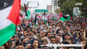 مسيرات شعبية ضخمة في اليمن تضامنًا مع فلسطين وتأييدًا للقيادة في التصعيد ضد كيان العدو