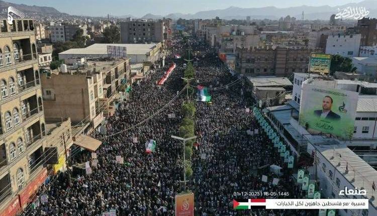 مسيرة جماهيرية في صنعاء تعلن الجاهزية لدعم فلسطين بكل الخيارات