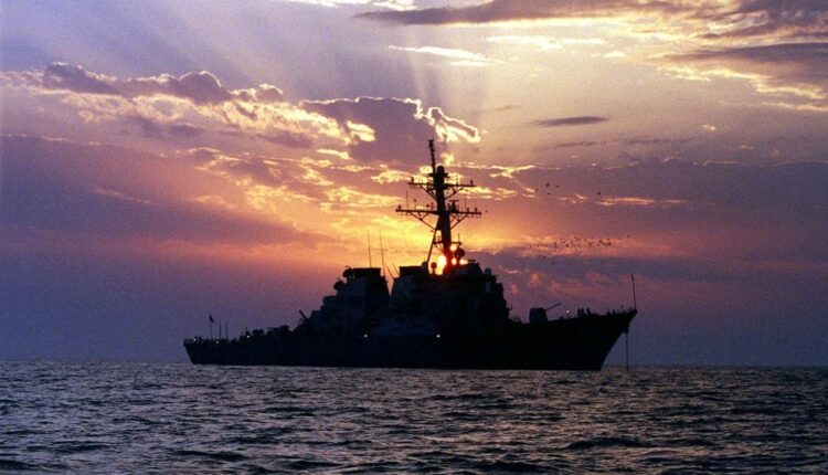 بيان للقيادة المركزية الأمريكية باستهداف صنعاء لسفينة ثالثة في البحر الأحمر