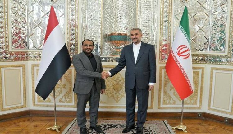 رئيس وفد صنعاء يلتقي عددا من المسؤولين الإيرانيين في طهران