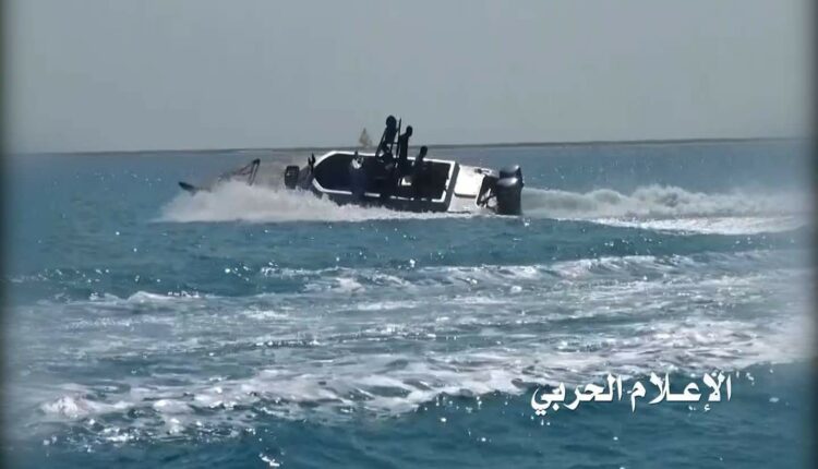 أمريكا تقر بإصابة سفينة نفطية تابعة لها في خليج عدن بصاروخ باليستي