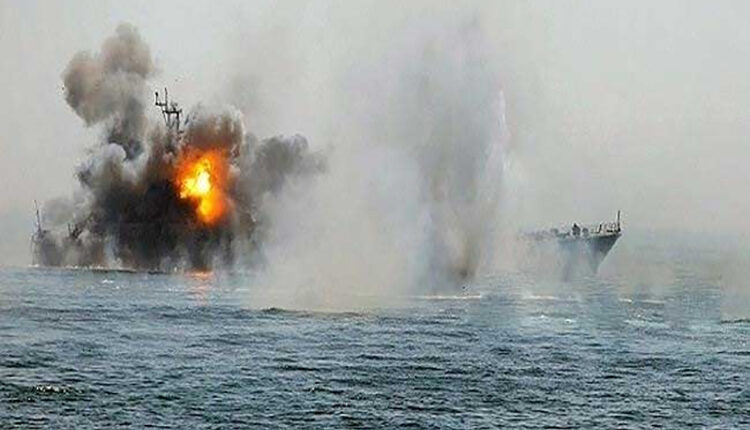 البحرية الأمريكية تحذر السفن المملوكة لأمريكا والتي ترفع علمها من المرور قرب اليمن