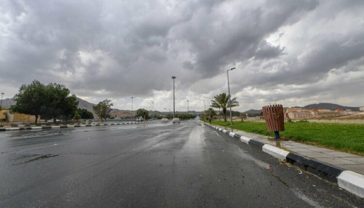 الأرصاد اليمنية تتوقع بهطول أمطار رعدية  والحرارة تصل 41 درجة مئوية