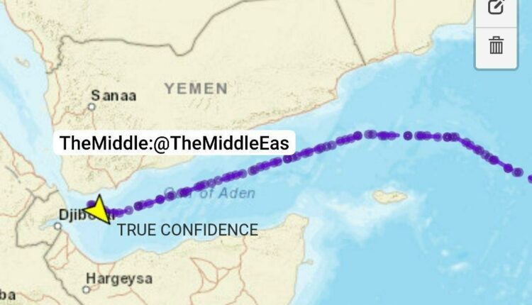 فقدان 3 بحارة من السفينة الأميركية المستهدفة في خليج عدن وإصابة 4 آخرين بحروق