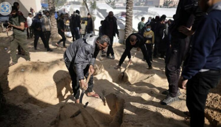 ارتفاع عدد الجثامين المنتشلة من المقابر الجماعية في مستشفى ناصر
