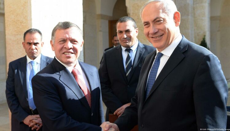 يديعوت أحرنوت تكشف اتفاقاً سرياً مسبقاً بين نتنياهو وملك الأردن لاستخدام الطيران الإسرائيلي أجواء الأردن ضد إيران