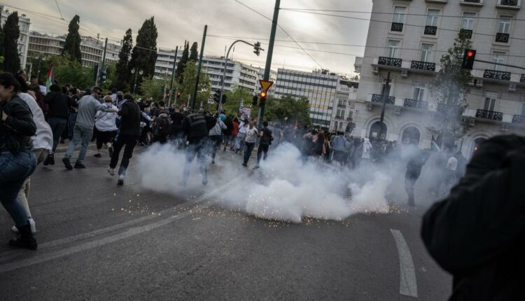 الشرطة اليونانية تشتبك مع متظاهرين مؤيدين لفلسطين