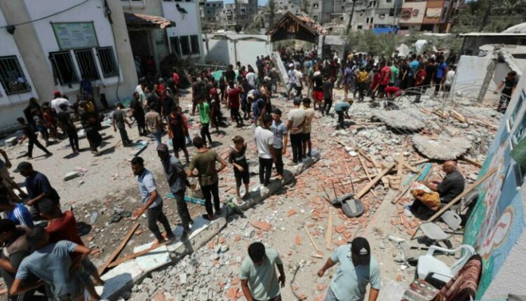الاحتلال الإسرائيلي يرتكب مجزرة جديدة بقصف مدرسة للنازحين في غزة