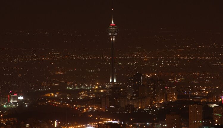 عاجل| سماع أصوات المضادات الجوية في سماء طهران