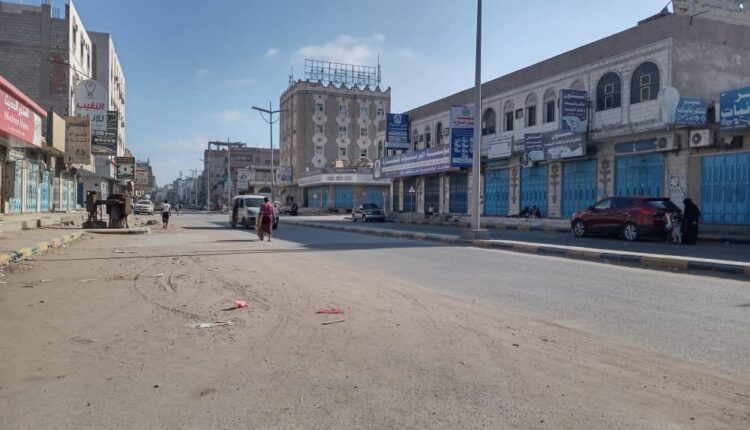 تدهور الأوضاع الاقتصادية في عدن.. إغلاق محلات تجارية وتراجع القدرة الشرائية