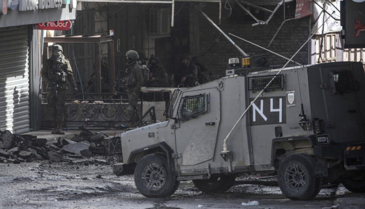 الاحتلال يواصل حملاته العسكرية في الضفة: اعتقالات وهدم وتدمير واسع في طولكرم وجنين