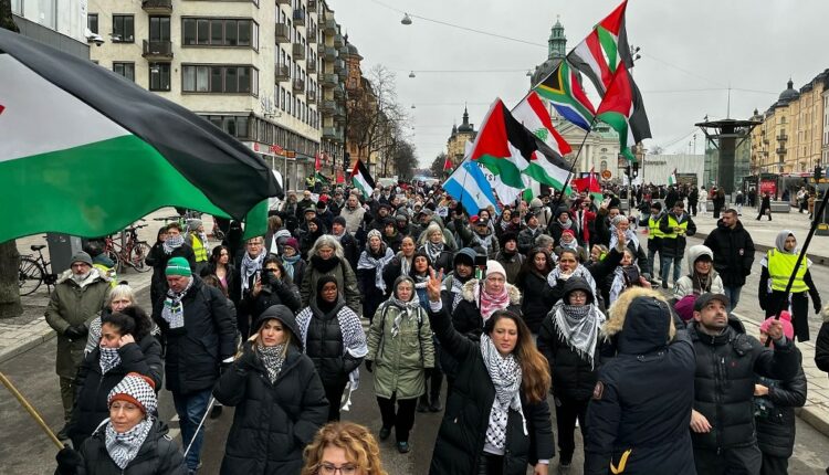 السويد..مظاهرة احتجاجية ضد تهجير الفلسطينيين من قطاع غزة