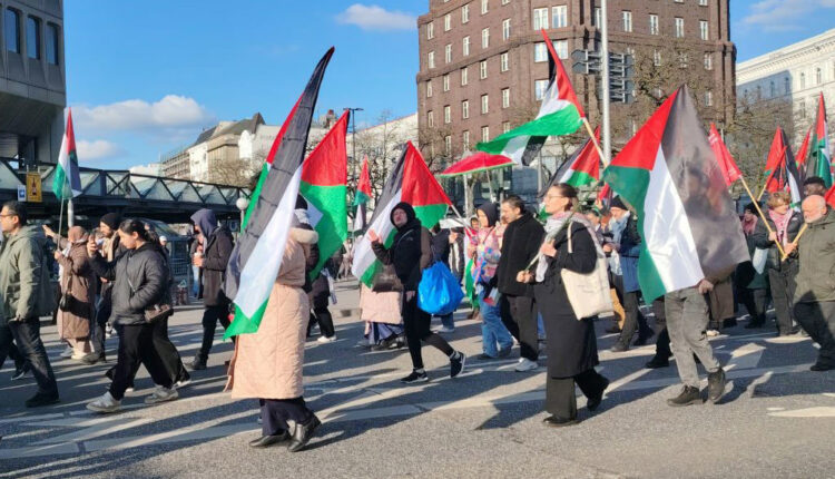 مسيرة حاشدة في هامبورغ تضامناً مع غزة وتنديداً بالتهجير