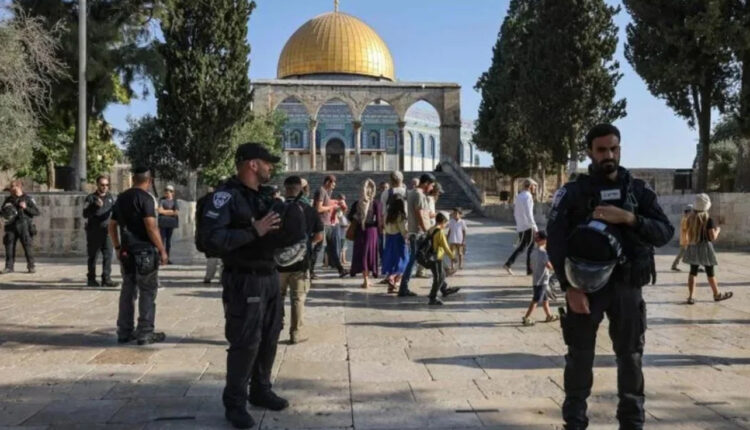أكثر من 700 مستوطن يقتحمون المسجد الأقصى في ثالث أيام “الفصح اليهودي” وسط تصعيد خطير لانتهاك حرمة المقدسات
