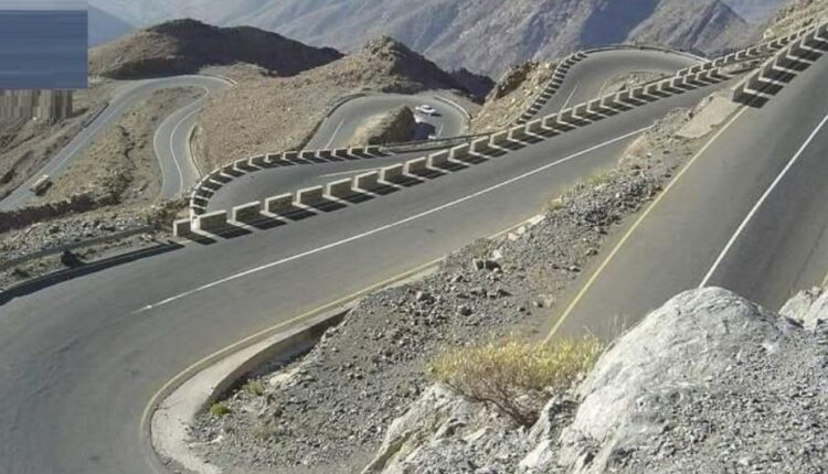 صنعاء تعلن فتح طريق عقبة ثرة الحيوي بين البيضاء وأبين بعد سنوات من الإغلاق