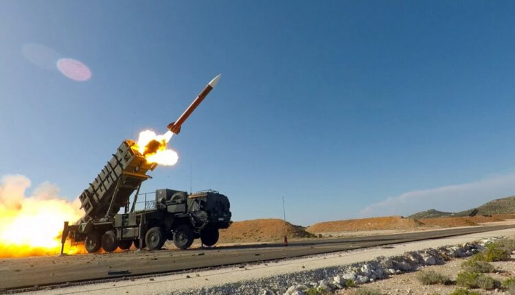 الغارديان: استنزاف صواريخ “باتريوت” يجبر واشنطن على إعادة ترتيب أولويات الدعم العسكري